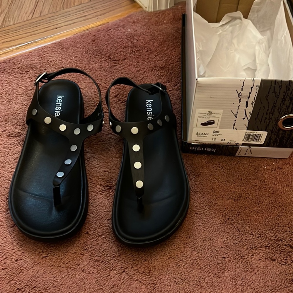 NWT Kensie Sandals
